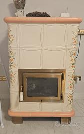 STUFA A LEGNA IN MAIOLICA