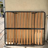 Rete matrimoniale con piedi pieghevoli