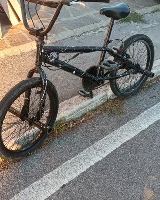 bicicletta BMX