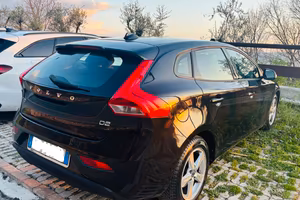 Volvo V40 - 1.6 D2