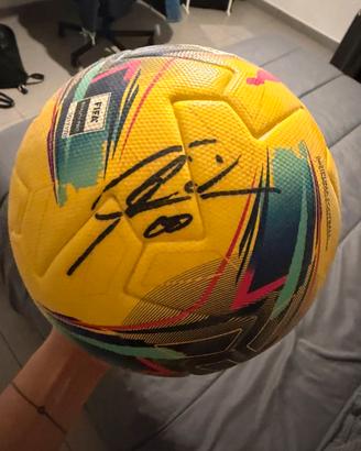Pallone ufficiale SERIE A 24/25 autografato Totti