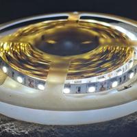 Catena LED  luminosa di lunga durata (5m)