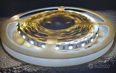 Catena LED  luminosa di lunga durata (5m)