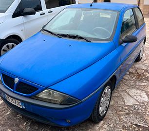 Lancia y elefantino blu