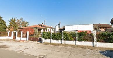 Villa - Capannoni e Lotto edificabile