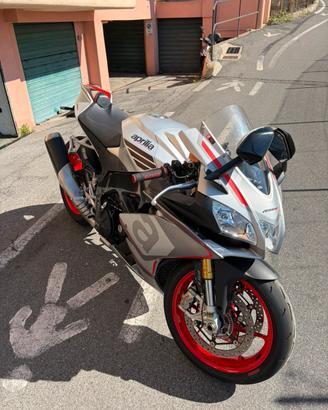 Aprilia RSV4 RR 2015