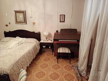 camera da letto vintage comprensiva di armadio