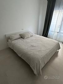 Letto Ikea bianco e materasso