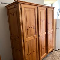 Armadio in legno naturale di Larice