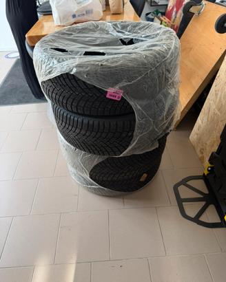 4 Pirelli Scorpion 235/45 R20 100H XL Nuove