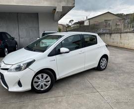 TOYOTA Yaris hybrid - 2012