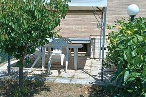 Davanti al mare con giardino privato