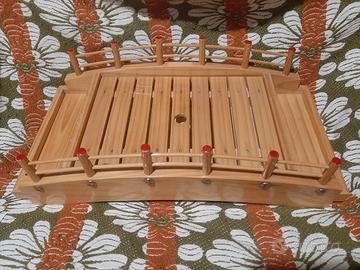 vassoio ponte ad arco per sushi  euro 20