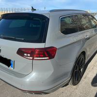 VOLKSWAGEN PASSAT VARIANT EXECUTIVE  R LINE