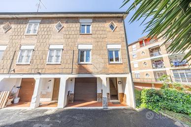 VILLA A SCHIERA A TIVOLI