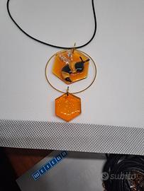 Ciondolo ape sul miele 