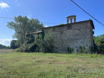 Rustico / Casale di 300 m² con più di 5 locali a C