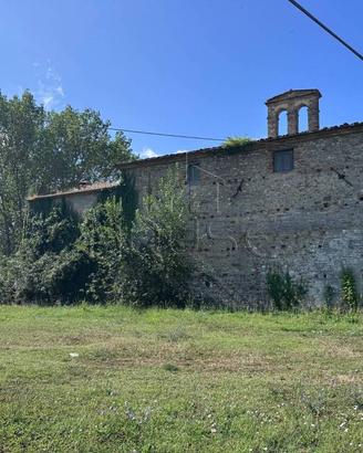 Rustico / Casale di 300 m² con più di 5 locali a C