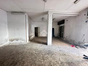 NEGOZIO A NAPOLI