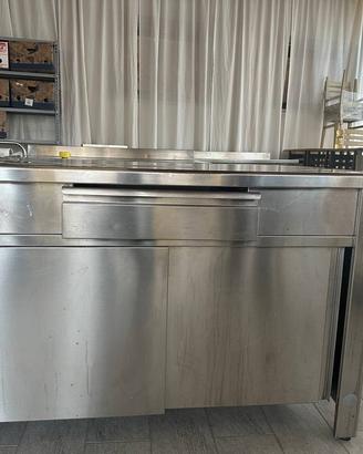 Tavolo armadio con cassetto ristorante cucina