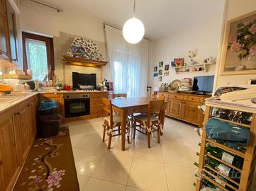 Cucina in legno massello