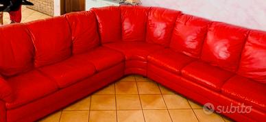 Divano di vera pelle separabile in 3 parti.