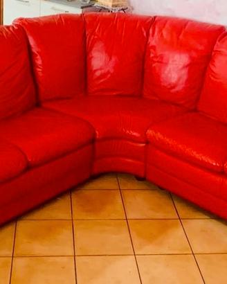 Divano di vera pelle separabile in 3 parti.