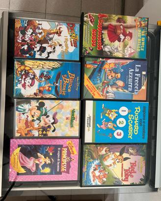8 VIDEOCASSETTE PER TUTTE LE ETÀ