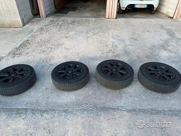 CERCHI IN LEGA NERI R15 + GOMME ESTIVE GOODYEAR