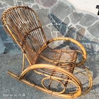 Sedia a dondolo in bambù