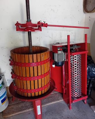 Torchio E Diraspatrice