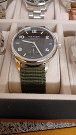 Nomos neomatik club 42mm 300mt movimento di manifa