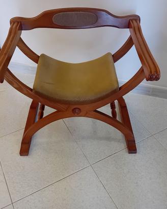 poltroncina in legno massello