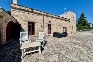 CASA DI CORTE A MONOPOLI