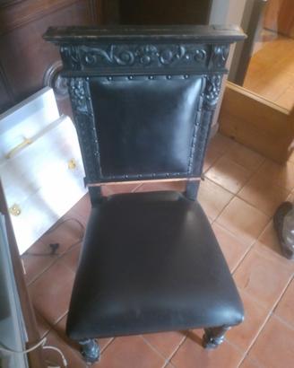 Sedia in pelle nera  e legno 
