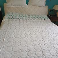 Copriletto Lino Ricamato e Pizzo all'Uncinetto