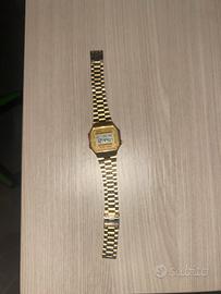 Casio laccato in oro