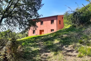 Rustico / Casale di 150 m² con più di 5 locali e b