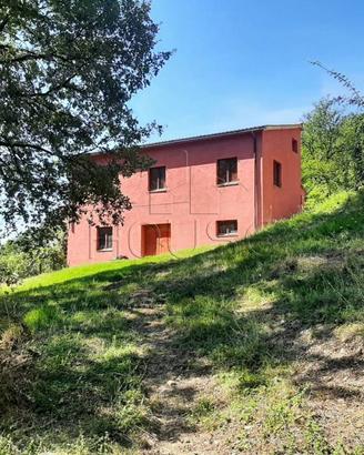 Rustico / Casale di 150 m² con più di 5 locali e b