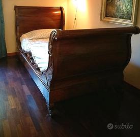 Antico letto veneziano a barca