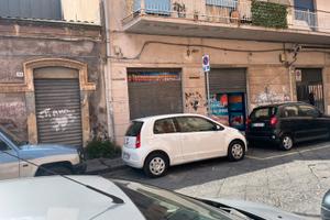 Negozio 2 luci via G. Finocchiaro