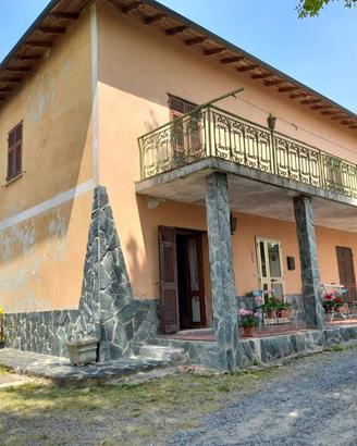 Villa di 200 m² con più di 5 locali e box auto dop