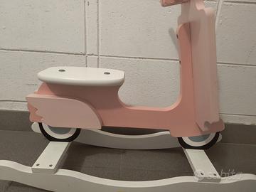 Dondolo in legno Rose the Scooter