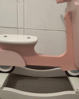 Dondolo in legno Rose the Scooter