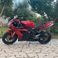 Yamaha r1