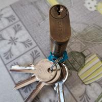 Cilindro per serratura di porte e portoncini Cisa.