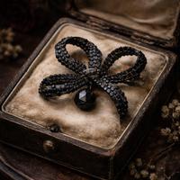 Spilla da lutto fine 800 triplo nodo vittoriana