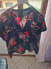 maglietta nera a fiori 