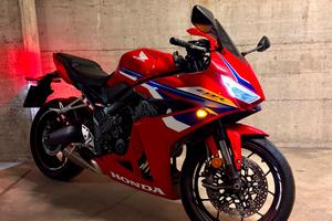 Honda CBR650R E-Clutch 2024