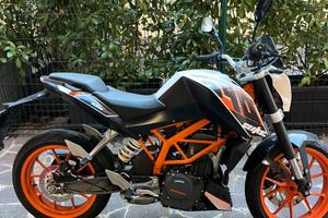 KTM DUKE390 2016